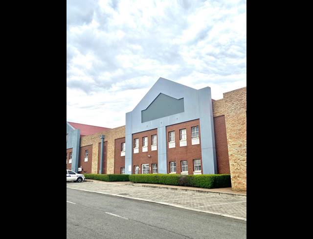 1,098M² WAREHOUSE TO LET IN PAULSHOF